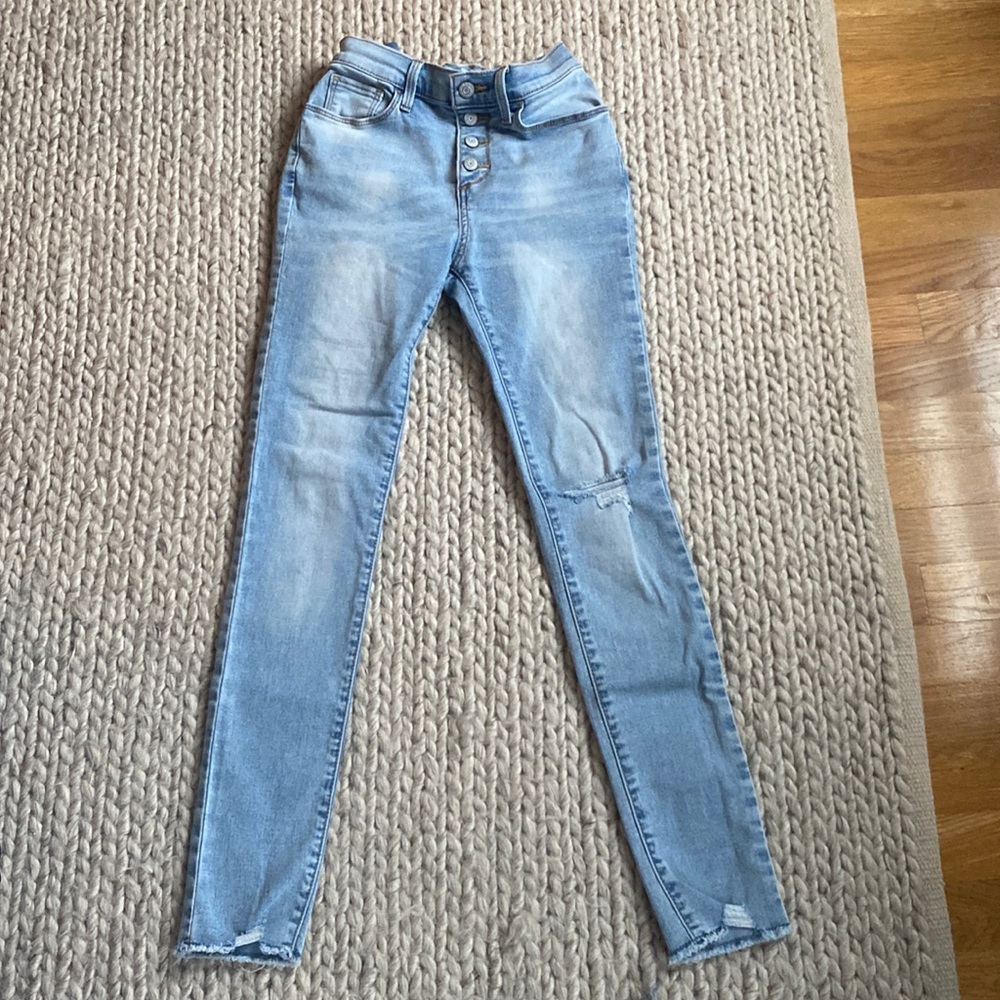 Rockstar super skinny light distressed denim jeggings. Never worn!